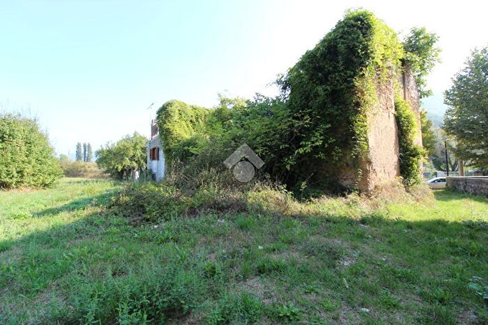 Casa con 6 locali in vendita in Via Generale Amedeo Liberati, Rieti