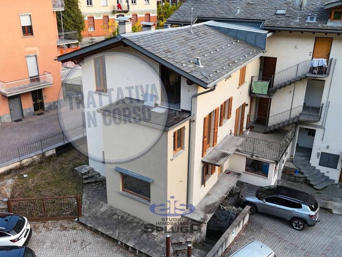 Casa quadrilocale in vendita in Piazza della Vittoria, Campovico, Morbegno
