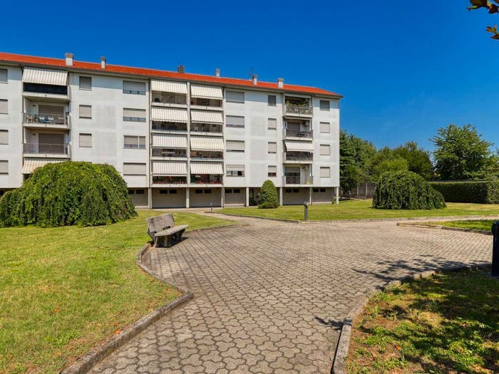 Appartamento trilocale in vendita in Via Val Grande, Arnate, Gallarate