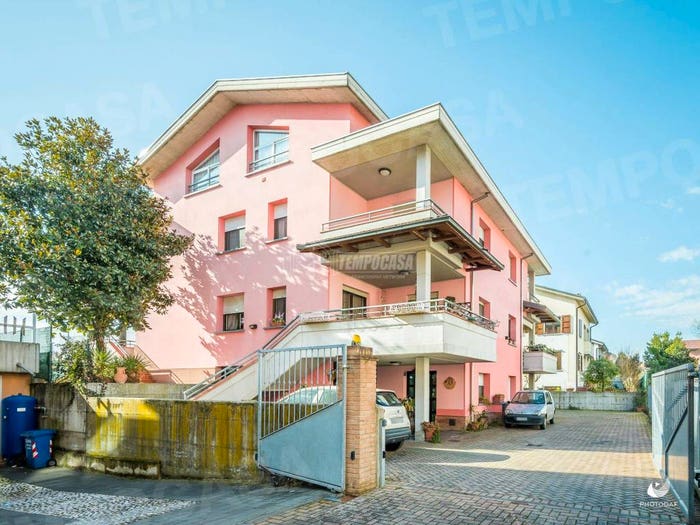 Casa con 6 locali in vendita in Via Parigi, Centro, Collecchio