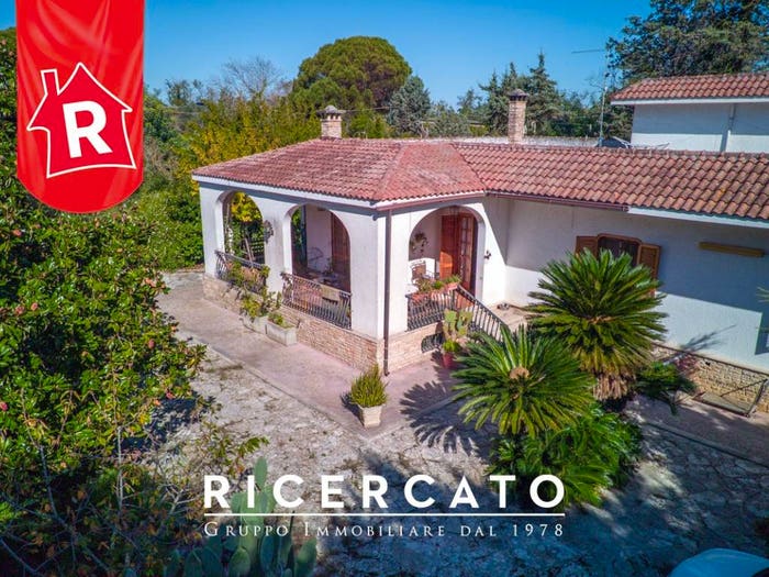 Casa con 6 locali in vendita in Via San Cesario, Centro, Cavallino
