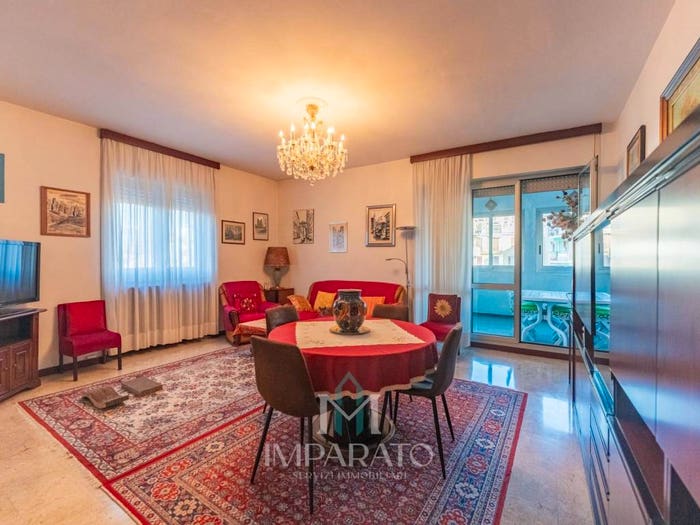 Appartamento con 5 locali in vendita in Via Valtellina, Farini, Milano