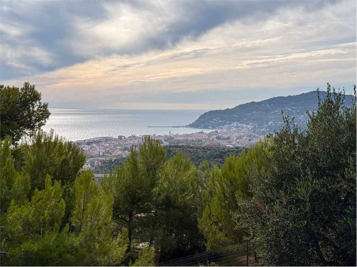 Casa con 6 locali in vendita in via santa lucia, Centro, Diano Marina