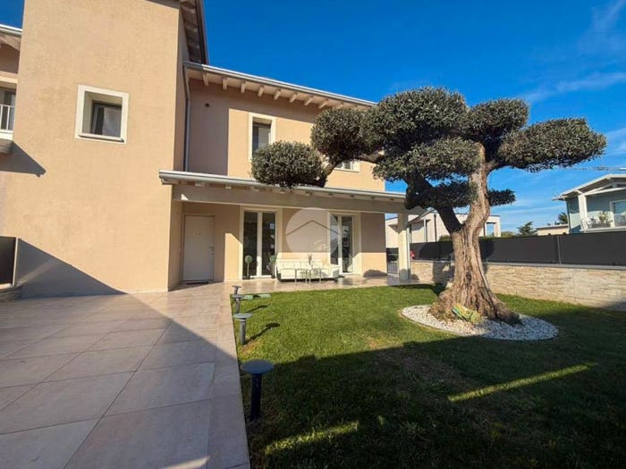 Casa quadrilocale in vendita in Via Risorgimento, Centro, Montichiari