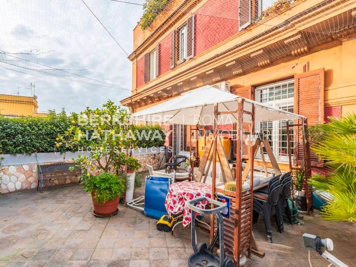 Appartamento trilocale in vendita in Via La Spezia, Villa Fiorelli, Roma