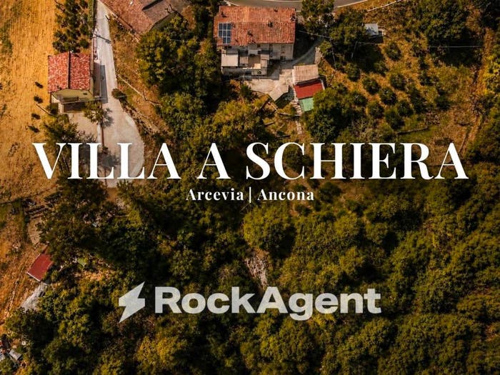 Casa con 5 locali in vendita in Via San Giovanni Battista, Arcevia