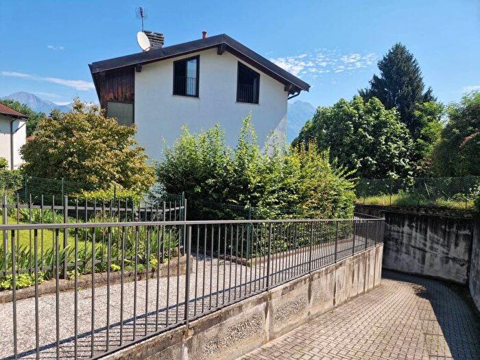 Appartamento quadrilocale in vendita in Via la Madoneta n, Colico Piano, Colico
