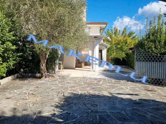 Casa con 6 locali in vendita in Via Vittorio Veneto, Centro, Forte dei Marmi