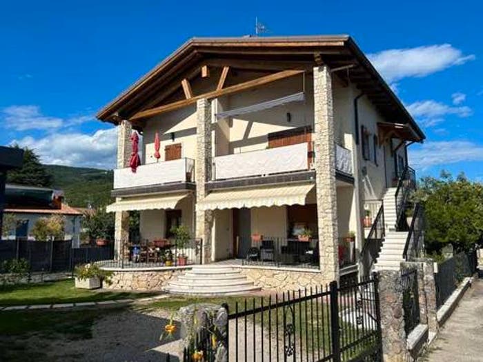 Appartamento quadrilocale in vendita in Via Iv Novembre, Castion Veronese, Costermano sul Garda