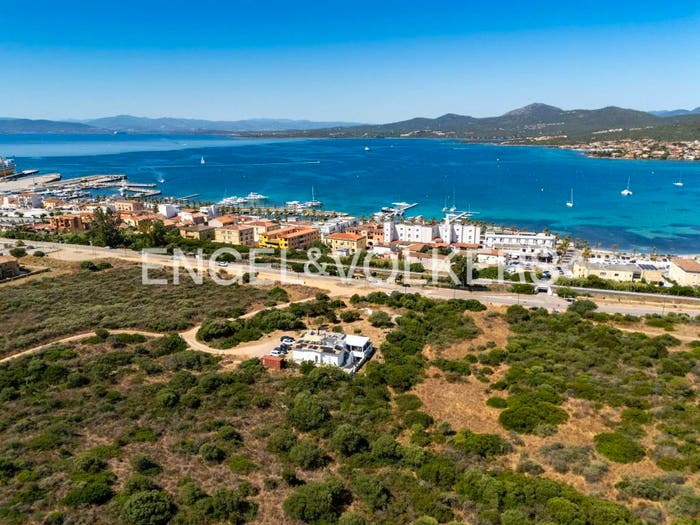 Casa con 6 locali in vendita in Golfo Aranci