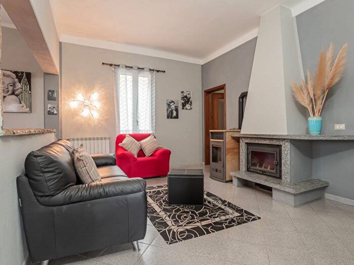 Casa quadrilocale in vendita in Via Parioli, Borghetto Santo Spirito