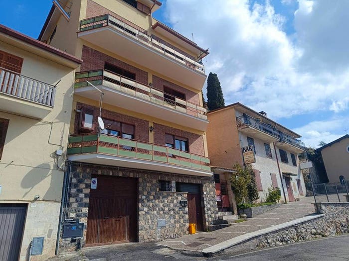 Appartamento con 5 locali in vendita in Via San Giorgio, Centro, Arcinazzo Romano