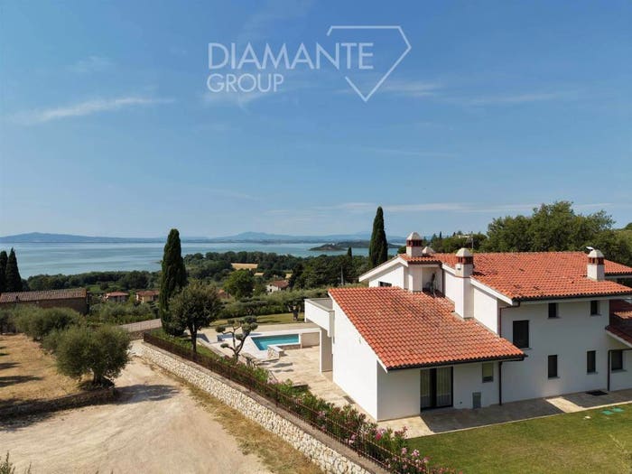 Casa con 6 locali in vendita in Passignano sul Trasimeno