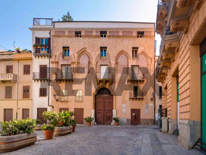 Casa quadrilocale in vendita in Via Monteleone, Castellammare, Palermo