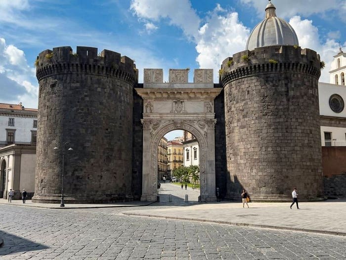 Appartamento quadrilocale in vendita in Via Carriera Grande, Tribunali, Napoli