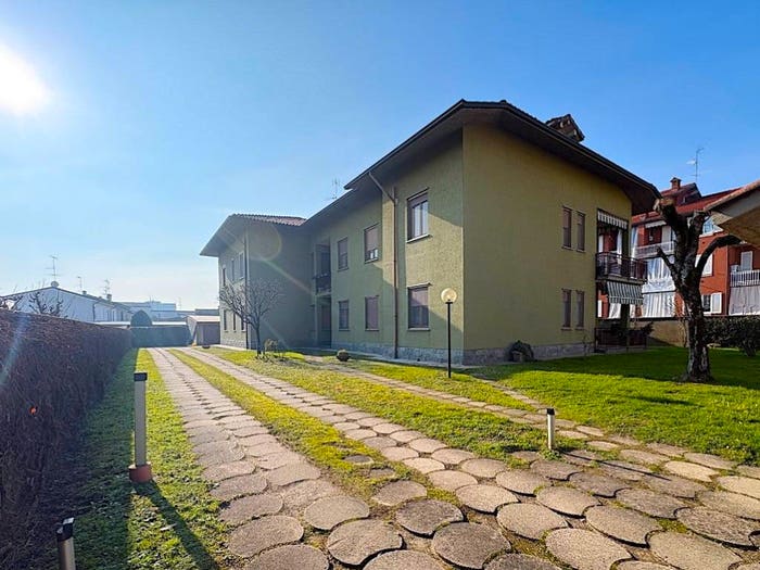 Appartamento trilocale in vendita in Via Giosuè Carducci, Centro, Garlasco