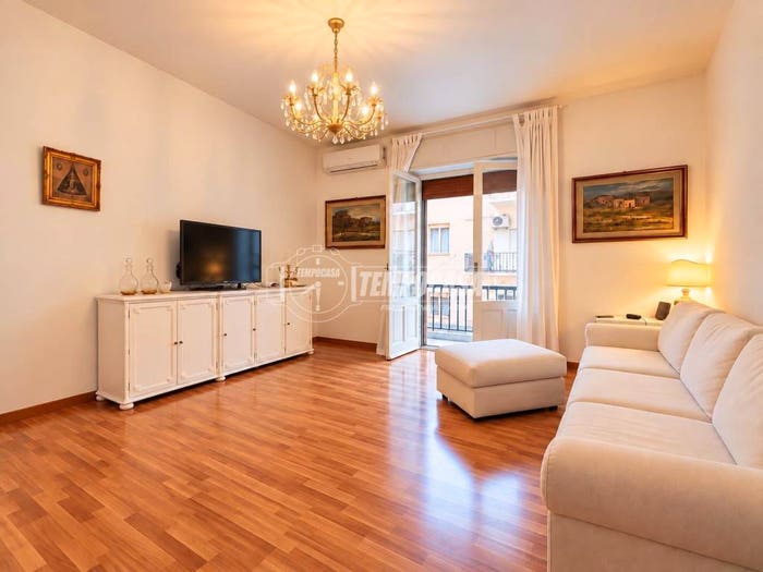 Appartamento trilocale in vendita in Via Ugo Foscolo, San Benedetto, Cagliari
