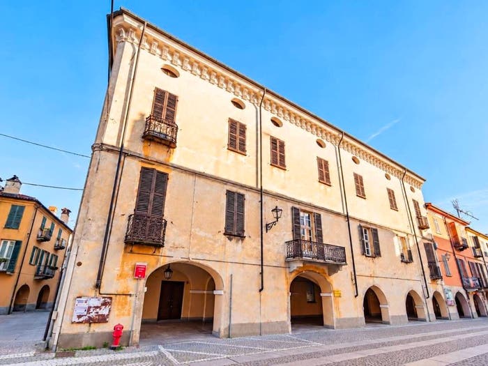 Casa con 6 locali in vendita in via Roma, Centro, Fossano