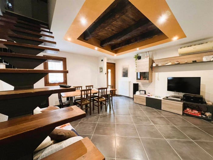 Casa con 6 locali in vendita in Teor, Rivignano Teor