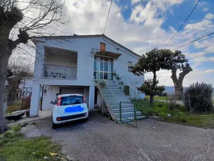 Casa con 5 locali in vendita in Contrada Serre No Number, Roccaspinalveti