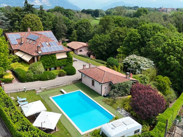 Casa con 6 locali in vendita in Via Don L Guanella, Centro, Merone