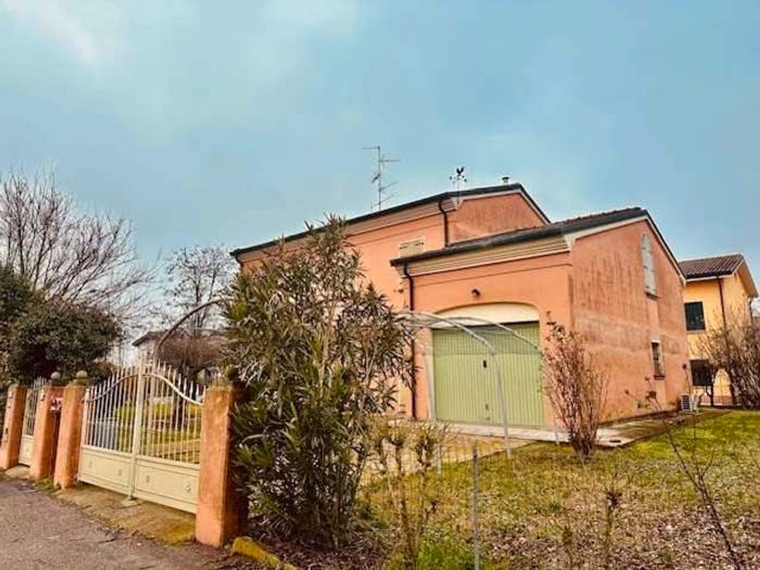 Casa con 6 locali in vendita in San Martino Spino, Mirandola