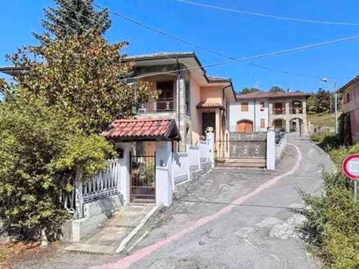 Casa con 6 locali in vendita in Via Umberto I, Centro, Rocchetta Ligure