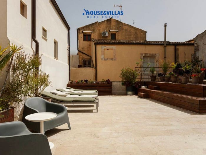 Casa con 6 locali in vendita in Via Principe Umberto, Centro, Noto
