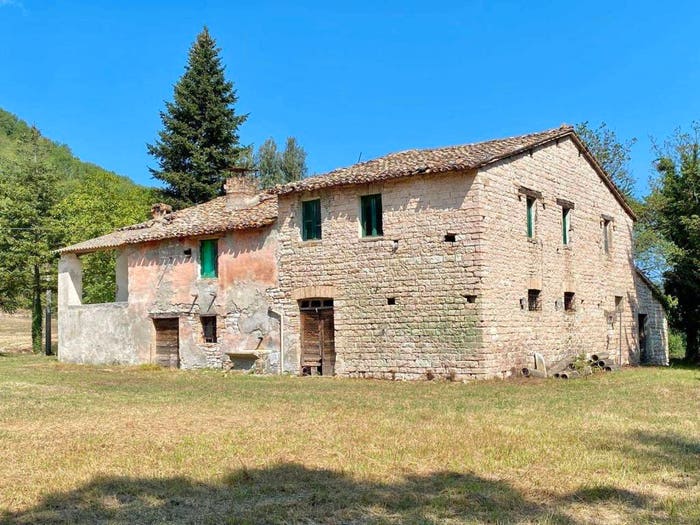 Casa con 6 locali in vendita in Fossombrone