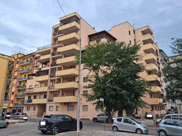 Appartamento trilocale in vendita in Via Montevideo, Panebianco Tribunale, Cosenza