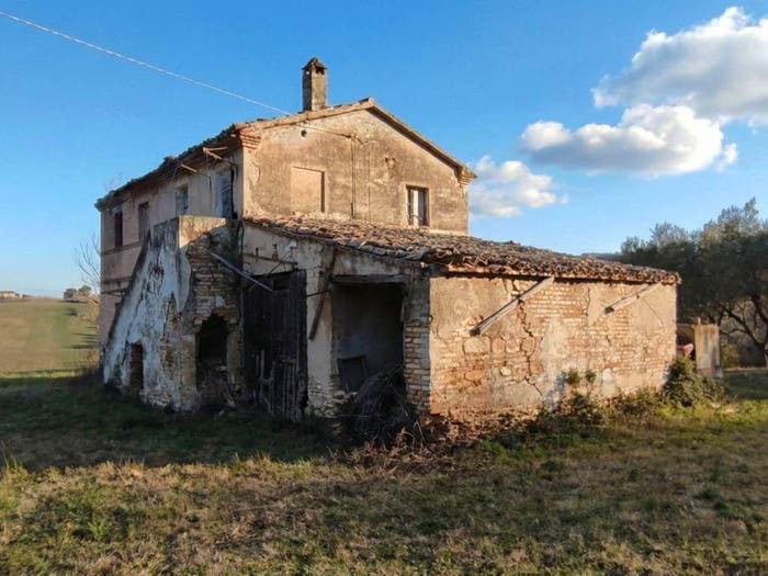 Casa quadrilocale in vendita in Via Agugliano, Camerata Picena