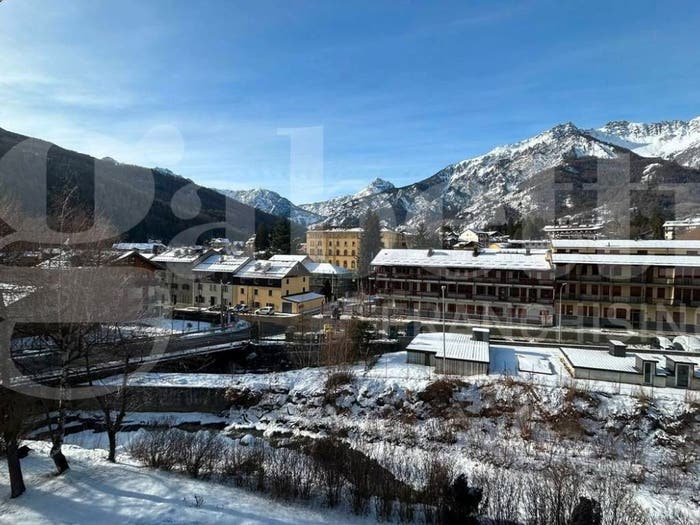 Appartamento quadrilocale in vendita in Via Sommeiller, Centro, Bardonecchia