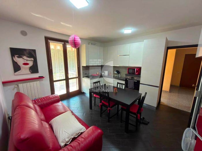 Appartamento trilocale in vendita in VIA BELLORA, Centro, Cene