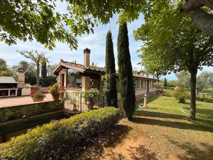 Casa con 6 locali in vendita in Cecina Centro, Cecina
