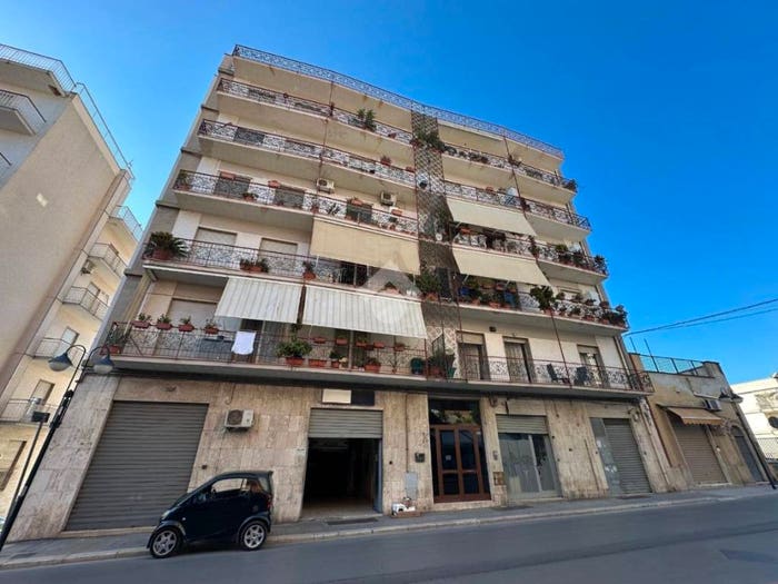 Appartamento quadrilocale in vendita in Via Giovanni Bovio, Centro, Canosa di Puglia