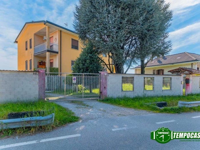 Appartamento trilocale in vendita in Via San Marco, Marcallo, Marcallo con Casone