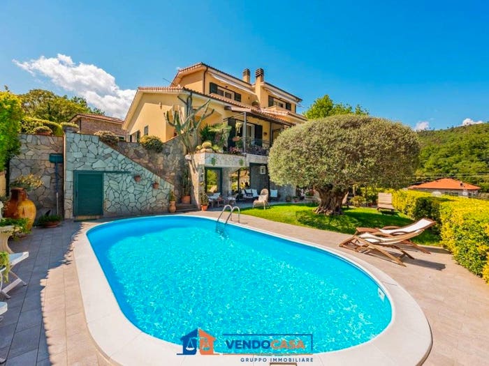 Casa con 6 locali in vendita in Via Francesco Crispi, Centro, Pietra Ligure