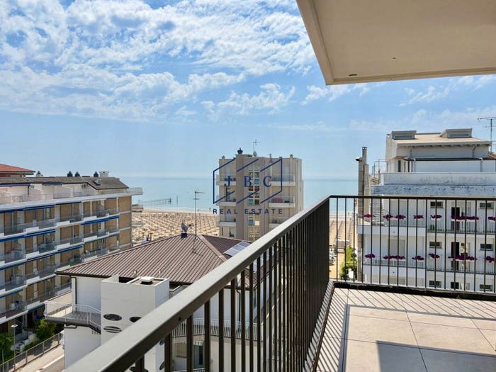Appartamento quadrilocale in vendita in Piazza Aurora, Lido Ovest Faro, Jesolo