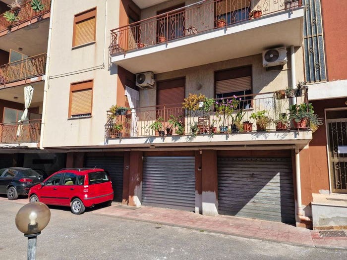 Appartamento quadrilocale in vendita in Via San Vincenzo, Fiumefreddo di Sicilia
