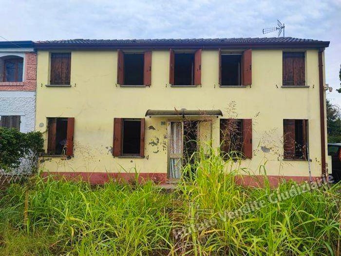 Casa con 6 locali in vendita in Via Napoleonica n, Centro, Bagnolo di Po