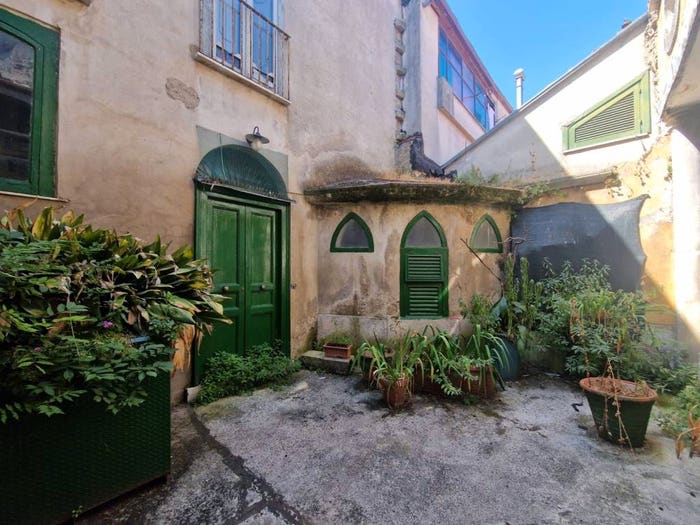 Casa con 6 locali in vendita in Via Francesco Rapolla, Atripalda