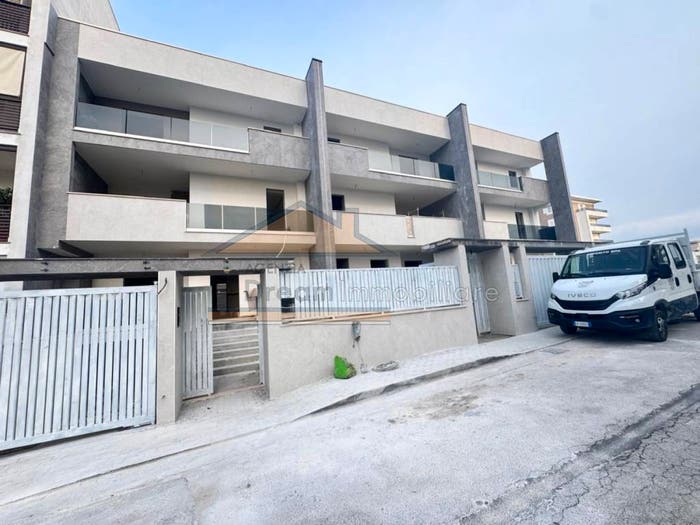 Casa con 5 locali in vendita in Viale Olimpico, Lusciano