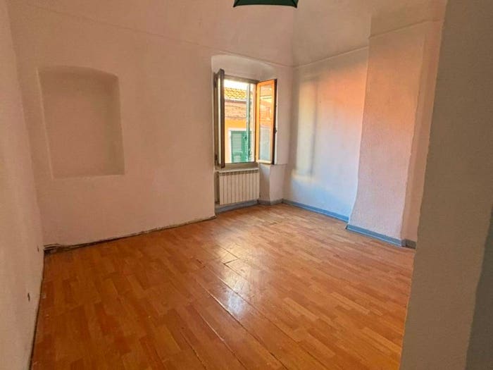 Appartamento trilocale in vendita in Oneglia, Imperia