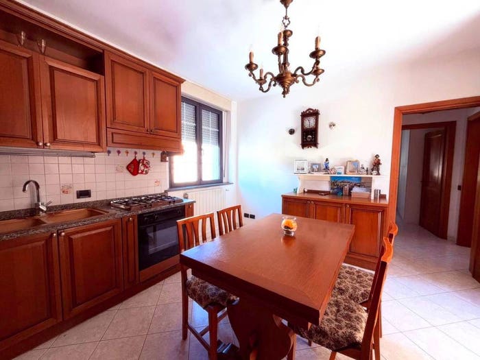 Appartamento con 6 locali in vendita in Cecina Centro, Cecina