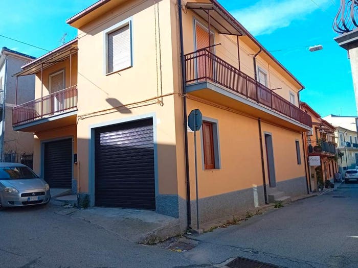 Casa quadrilocale in vendita in Via Vignale, Centro, Spezzano Albanese