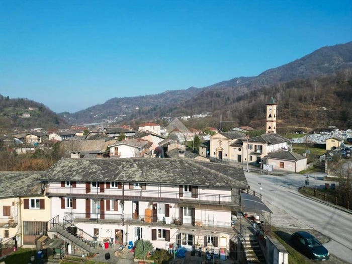 Casa con 6 locali in vendita in Via Paesana, Barge