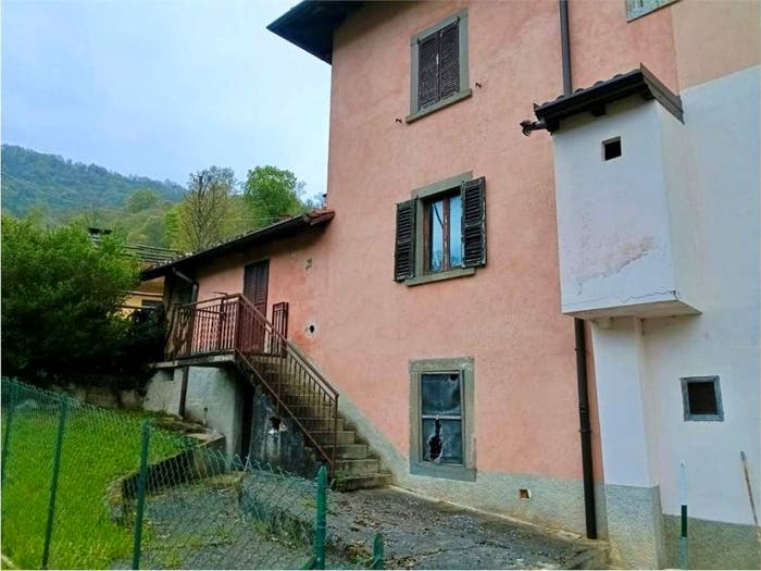 Casa con 6 locali in vendita in Piazza del Volontariato, Brembilla, Val Brembilla