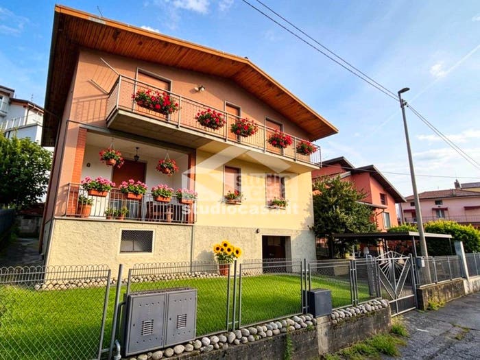 Casa con 6 locali in vendita in Centro, Costa Volpino