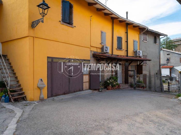 Appartamento quadrilocale in vendita in Via CASTELLO SAN VALENTINO, Castellarano