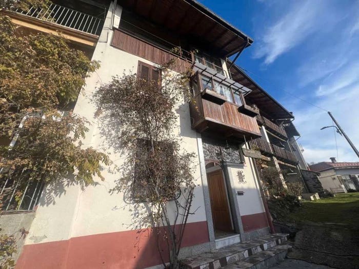 Casa con 6 locali in vendita in Via G Porta A, Coggiola